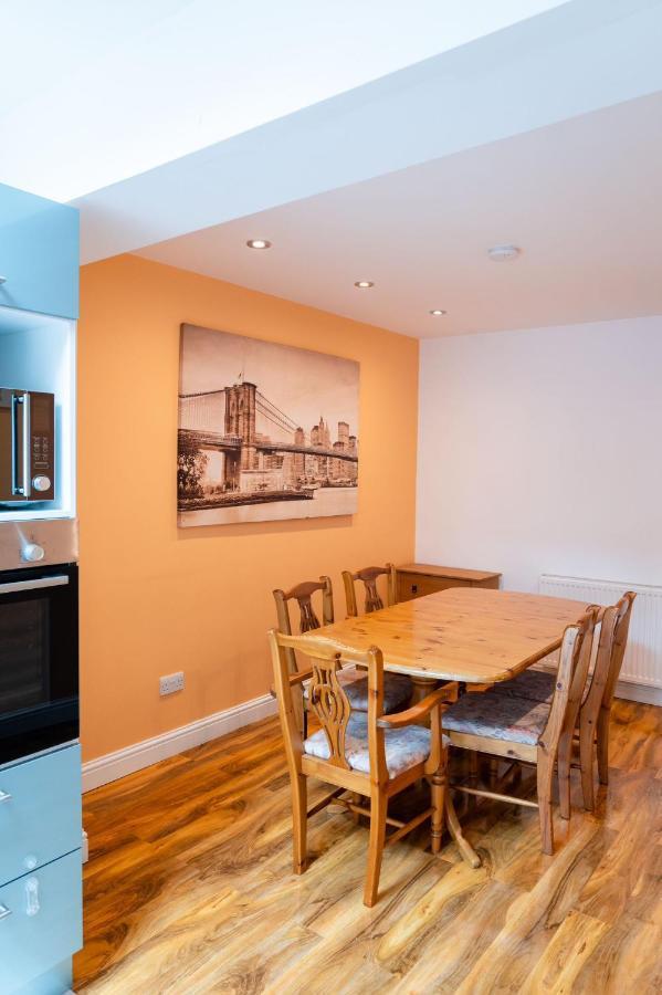 Deluxe 4 Bedroom House In Filton Bs34 Oakley Leilighet Bristol